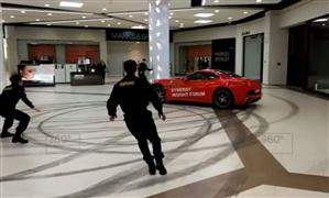 Tupeu de primar: a intrat cu Ferarri-ul în mall - VIDEO