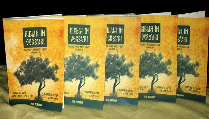 Un clujean a transpus Biblia în versuri. I-a luat 14 ani