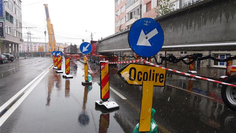 Piaţa Mihai Viteazul, ocupată de grinzi FOTO