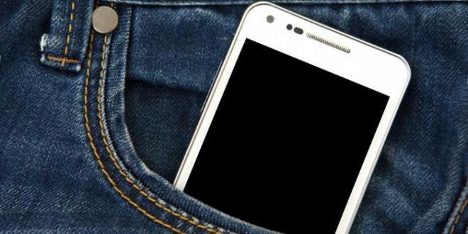 Cât de uşor îţi află un hacker parolele de pe telefon – VIDEO
