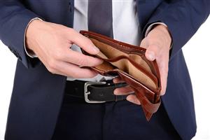 Angajaţii de la privat s-ar putea trezi cu salarii mai mici