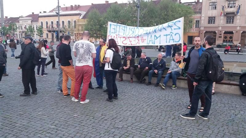 Preşedintele Comisiei juridice din Senat, despre protestatari: Oameni neinformaţi, care au tendinţa şi plăcerea de a fi manipulaţi