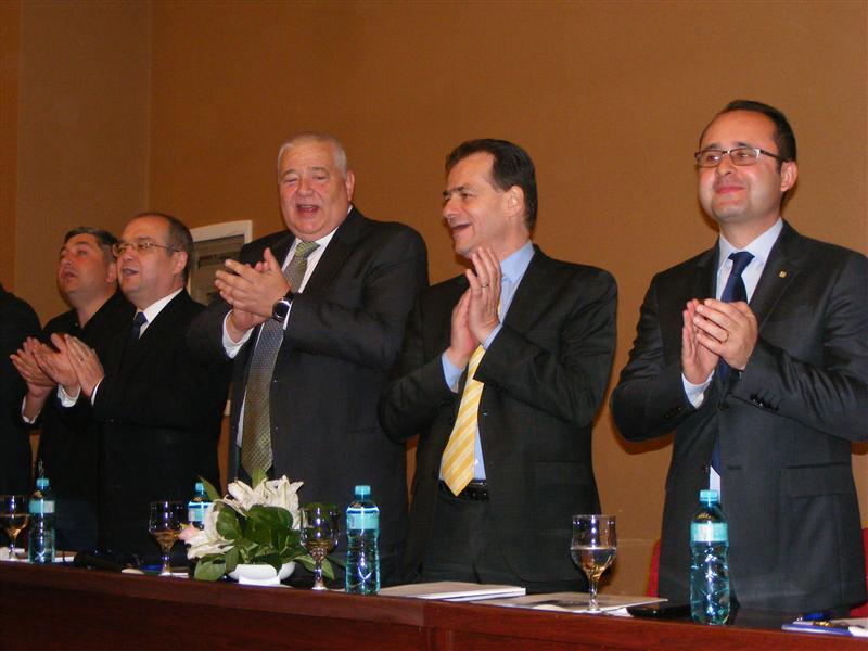 Pe cine vor liberalii clujeni în fruntea partidului. Greşeala lui Tişe