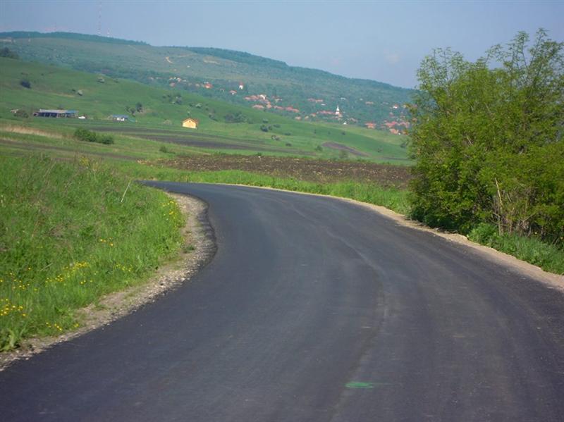 Asfalt pe drumul judeţean Gheorgheni – Aiton