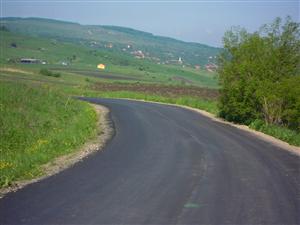 Asfalt pe drumul judeţean Gheorgheni – Aiton