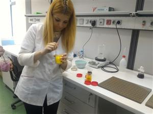Drajeuri cu efect anticancerigen, invenția unei studente din Cluj
