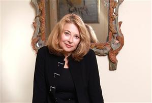 Artista clujeancă Enikõ Szilágyi, plecată din ţară înainte de Revoluţie, revine pe scenele româneşti