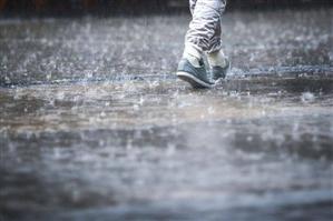 Atenţionare meteo: ploi torențiale, descărcări electrice și vijelii 