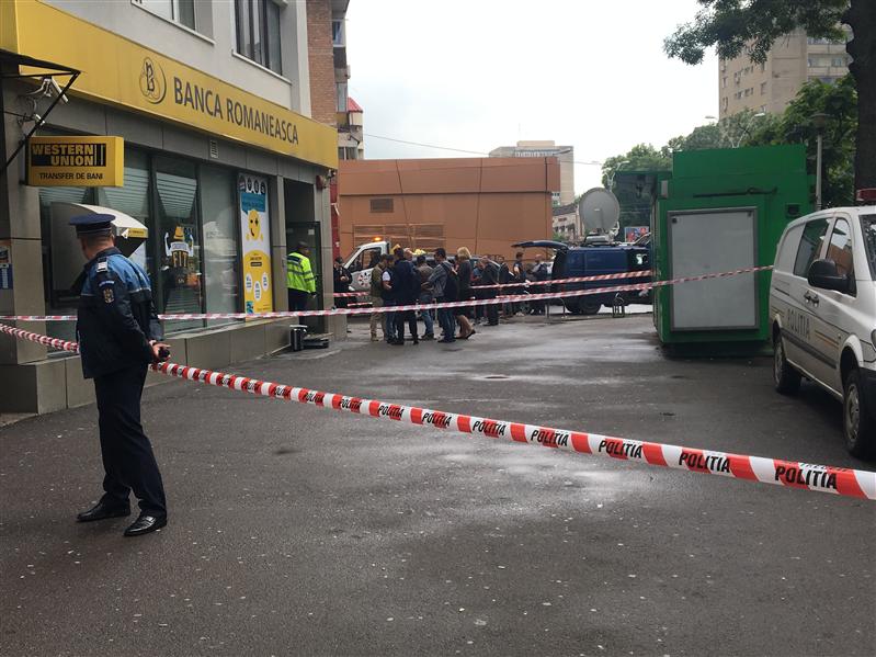 Jaf armat la o bancă. Hoţul a fugit cu banii