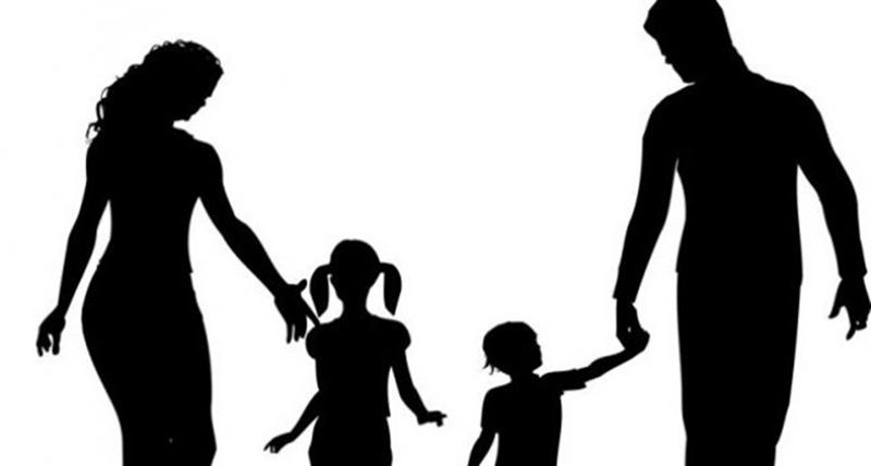 Patru din 10 români spun că în familia lor exisă obiceiul aplicării de 