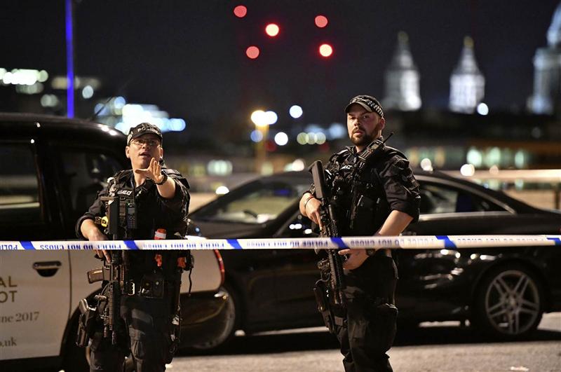 Percheziţii la locuința unuia dintre atacatorii din Londra. Cinci persoane, reţinute