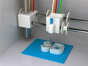 Expoziție 3D Printing la Cluj: un braţ robotic, castelul Bran şi ateliere interactive