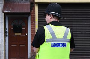 Un bărbat înarmat cu un cuțit, a luat ostatici la Newcastle, Marea Britanie 