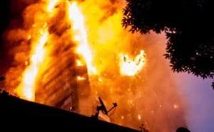 Incendiu în Londra. O mamă şi-a aruncat copilul de la etajul 10