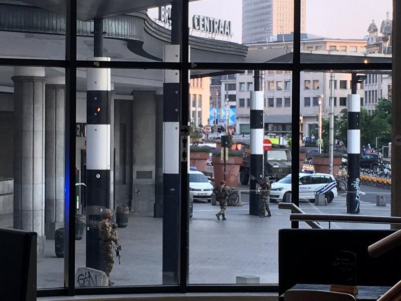 Bărbat cu o centură cu explozibili, împușcat în gara din Bruxelles