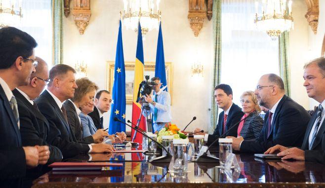 Toate partidele parlamentare, chemate oficial la discuţii pentru formarea noului guvern. Cât vor dura dezbaterile