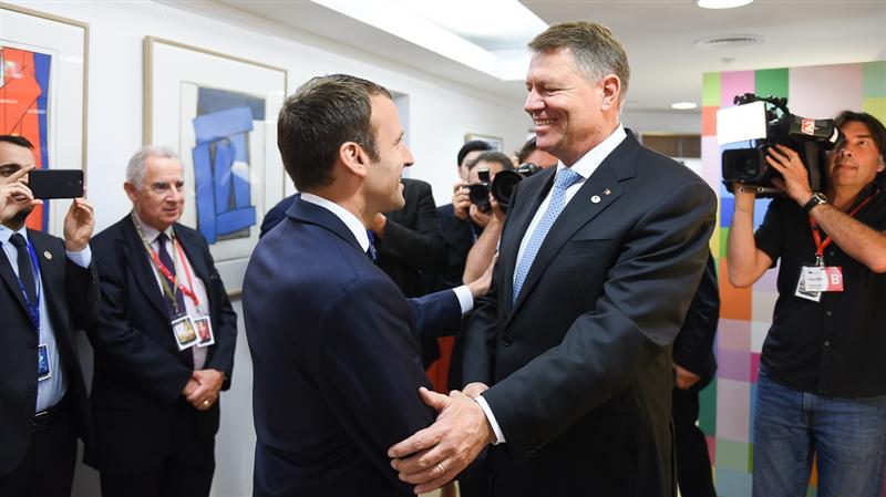 Iohannis s-a întâlnit cu Macron. Preşedintele României: L-am asigurat că ţara este stabilă