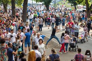 Street Food Festival închide circulaţia pe aleea Stadion