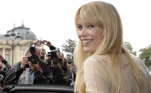 FOTO | Claudia Schiffer, apariţie spectaculoasă la Săptămâna Modei de la Paris