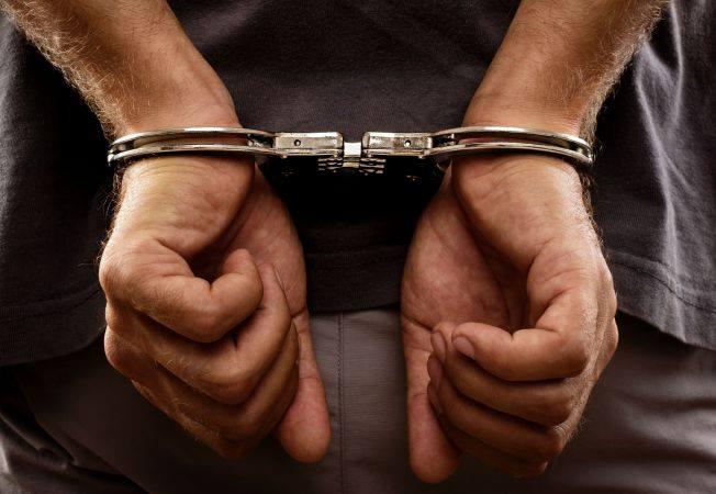 Reţinut de poliţiştii din Cluj după ce s-a îmbătat şi şi-a bătut fiul până la leşin