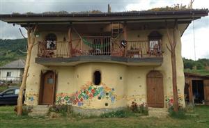Căsuţa din Transilvania care atrage turişti din toate colţurile lumii