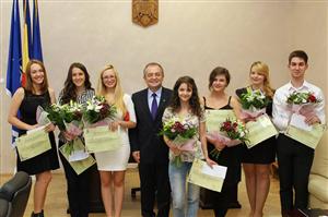 Elevii de 10 din Cluj-Napoca, premiaţi de primărie 