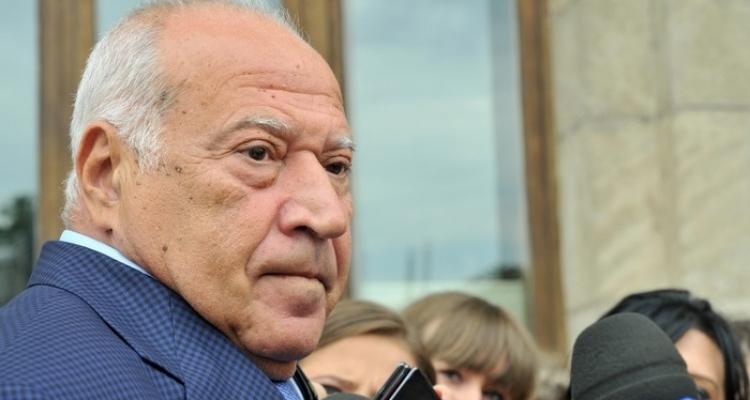 Dan Voiculescu, transportat la spital pentru a fi operat