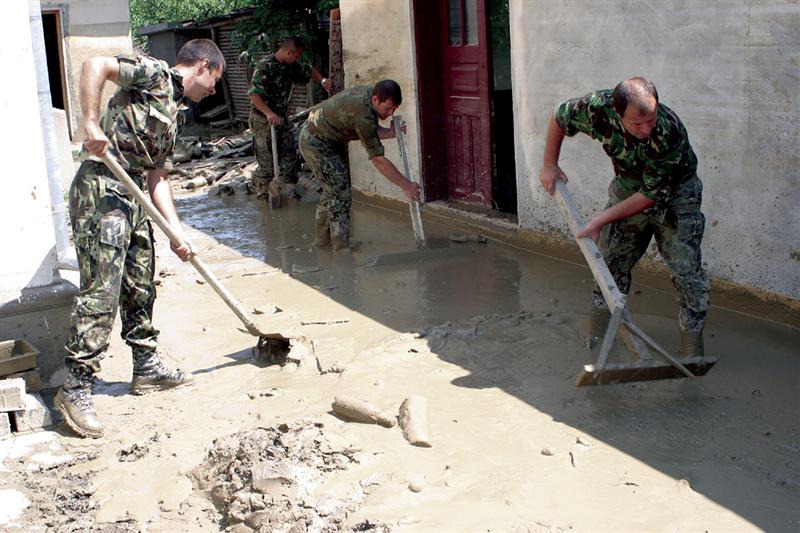 Ploile au făcut ravagii la Turda. Trafic întrerupt temporar 