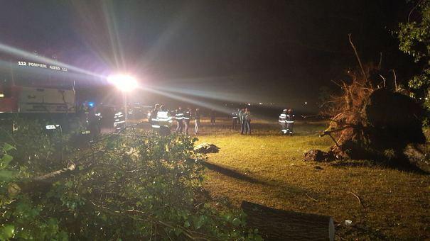 O persoană a murit şi alte 16 au fost rănite, în urma unei furtuni, în Bihor 