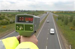 O bunică de 79 de ani, surprinsă de radar cu 238 km/oră pe autostradă