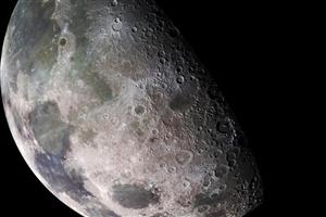 Apă de pe... Lună. Cercetătorii susţin că satelitul Pământului nu este un astru arid