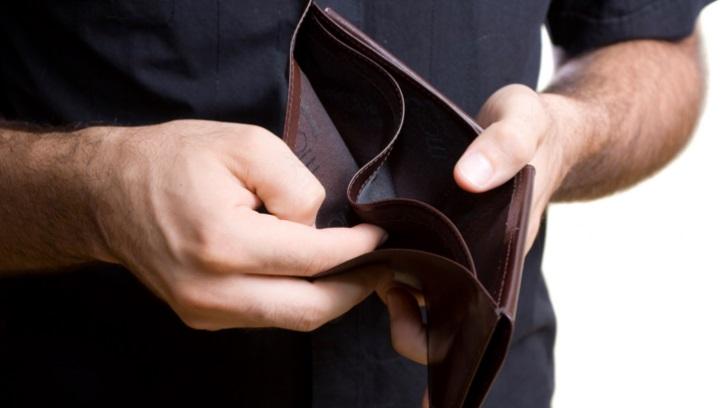 IMPACTUL trecerii contribuţiilor sociale exclusiv în sarcina angajatului: Salariile ar putea să scadă cu 22%