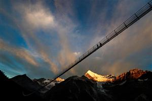 VIDEO | Cel mai lung pod pietonal din lume, inaugurat în Elveţia. Imagini spectaculoase