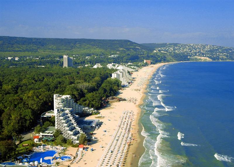 Turismul de pe litoral, un nou maxim în 2017. Cine sunt investitorii locali care profită de sezonul estival