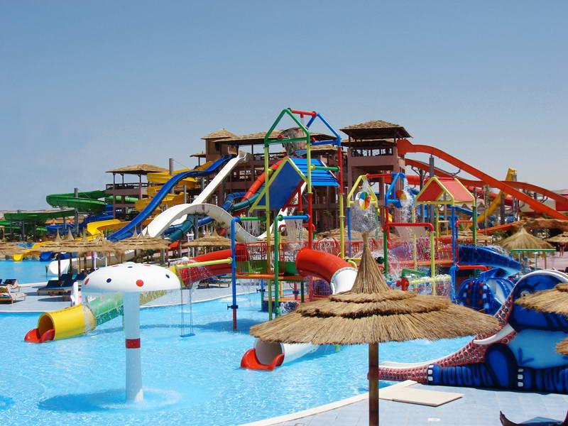 Aqua Park la doi paşi de Cluj, cu tobogane de 20 de metri şi fântâni subterane