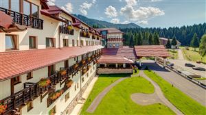 Minivacanţa de Sfânta Maria. Staţiunile de la munte, pline de turişti. VEZI preţurile
