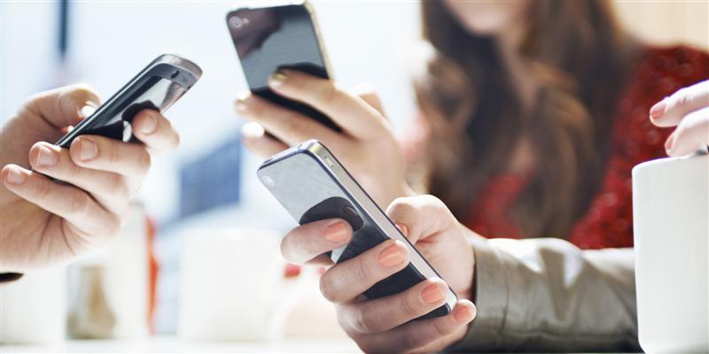Două treimi dintre români folosesc Internetul pentru serviciile de socializare