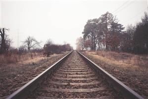 Tragedie pe calea ferată. O femeie şi cei trei copii ai săi au murit loviţi de tren