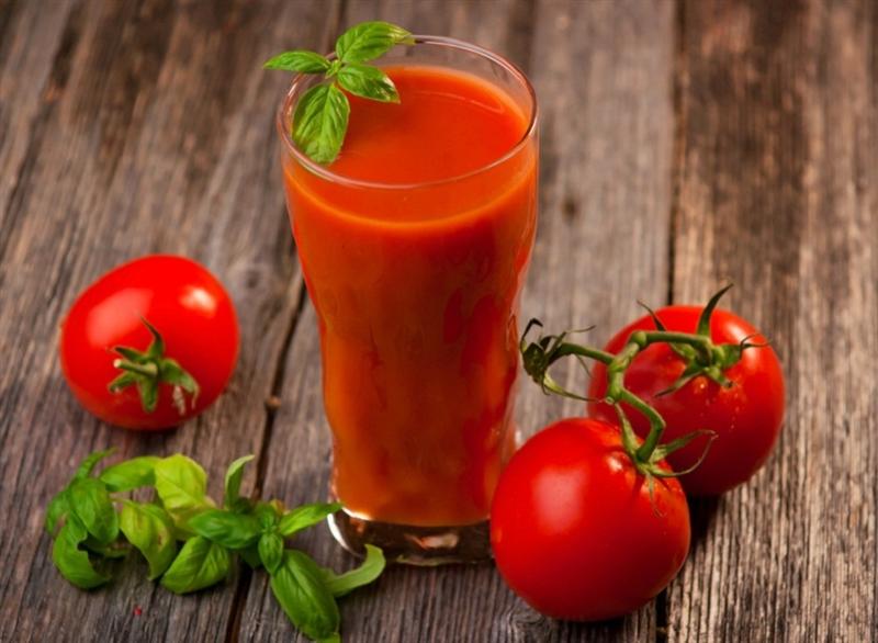 Motive pentru a consuma zilnic suc de roşii