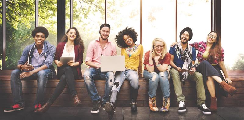 Ce reprezintă 23 august pentru generaţia Millennials? Ziua în care România a întors armele, ziua în care a debutat world wide web-ul sau returul FCSB-Sporting?