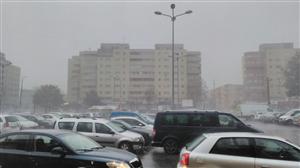 Furtună la Cluj. Imens nor negru deasupra oraşului