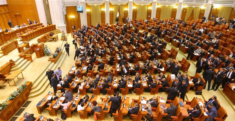 Parlamentarii şi-au luat o zi de lucru 