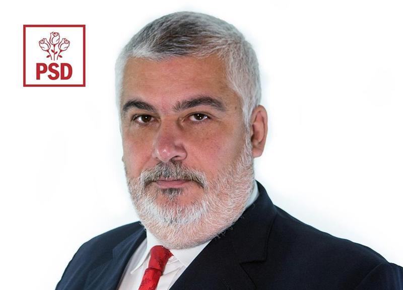 Deputat absolvent de UBB Cluj, către elevi: ”Pune-ţi” mâna pe carte, fiţi cuminţi şi nu fumaţi în budă! 