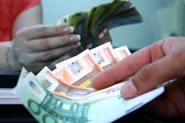 Prognoza pentru cursul mediu leu/euro pentru 2017 a fost modificată. Ce se va întâmpla în următorii ani