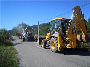 Drumul care stăbate Valea Drăganului a intrat în reabilitare FOTO