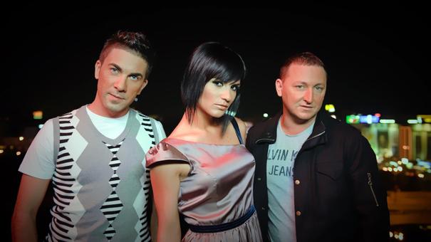 Membrii trupei DJ Project, răniţi grav după ce un TIR s-a răsturnat peste maşina lor