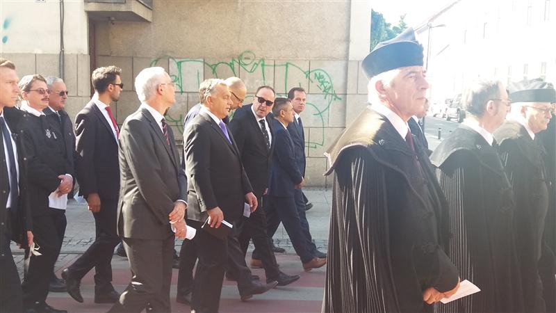 Premierul Ungariei, în procesiune pe lângă statuia lui Avram Iancu