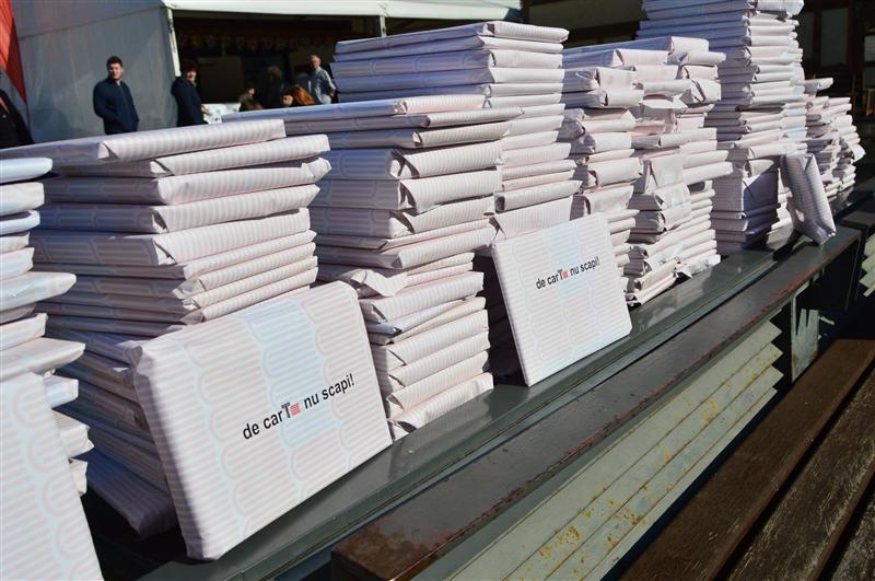 Invitaţie inedită la citit. Mii de cărţi împărţite gratuit clujenilor