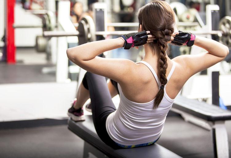 Mergi la sală? Pe echipamentele de fitness sunt mai mulţi microbi decât pe colacul de WC