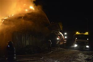 Groapa de gunoi a Clujului arde de 12 ore. A fost deschis dosar penal pentru distrugere FOTO/VIDEO